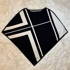 Chico’s Reversible Knit Triangle Poncho